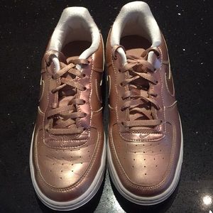 Roségold Nike Air men size 6.5=7.5 size for women